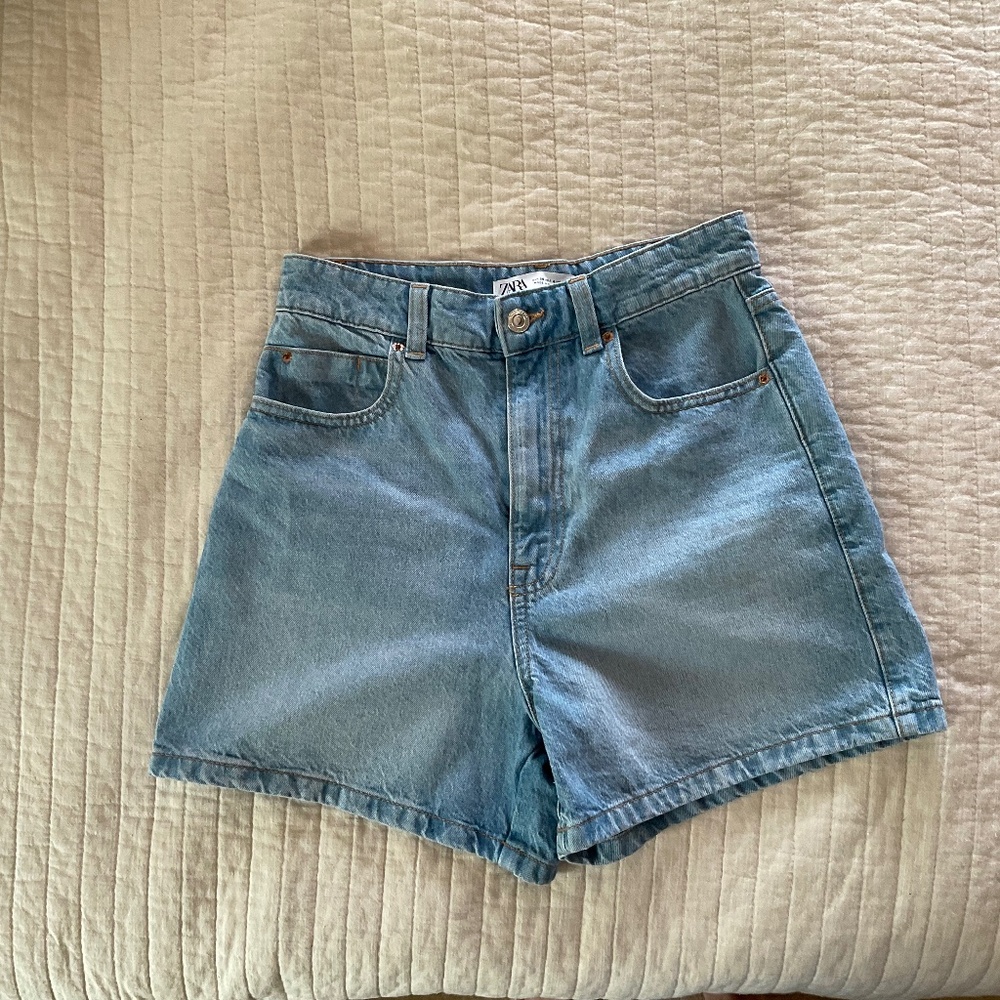Zara Mom-Fit High Rise Shorts size 4